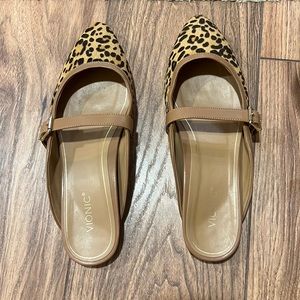 Vionic leopard slides